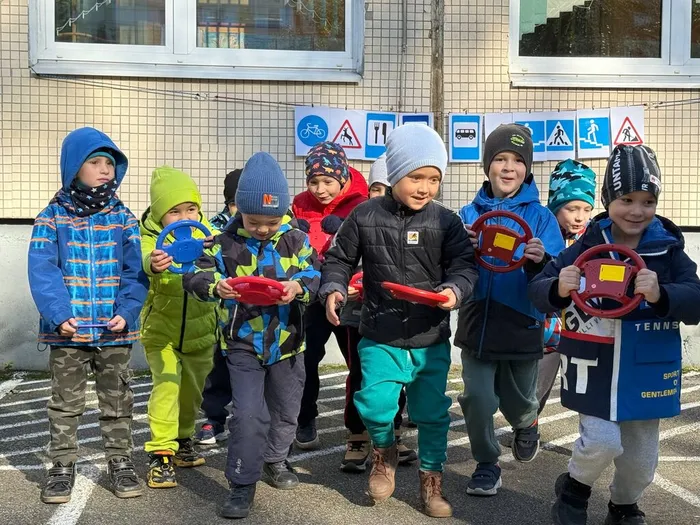 Аккуратно едет транспорт